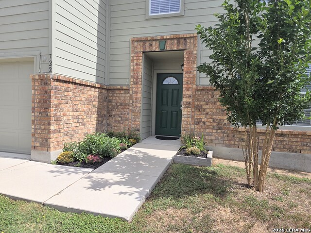722 Crosspoint Dr Property Photo 2