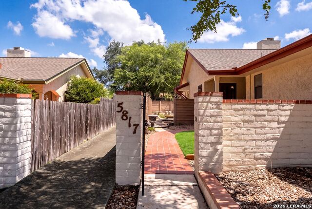 5817 Royal Clb Property Photo 1