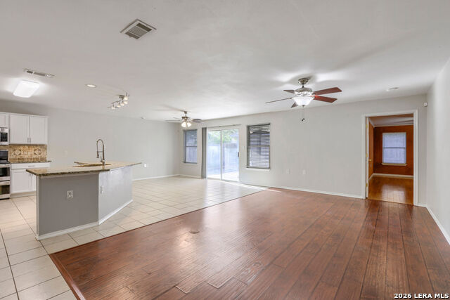 5727 Spring Hts Property Photo 3