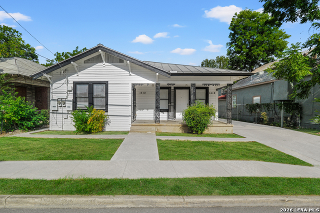 1510 S Presa Property Photo 1
