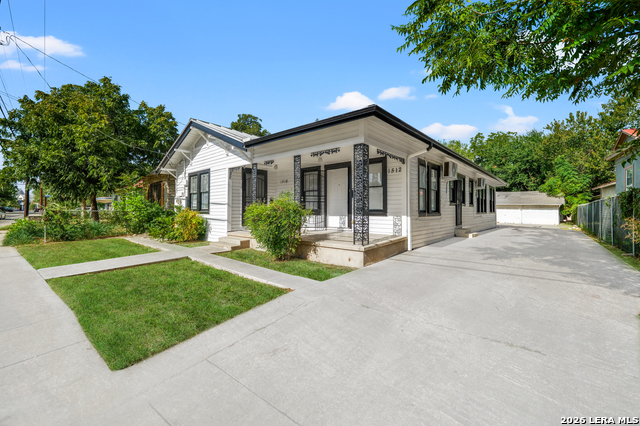 1510 S Presa Property Photo 2