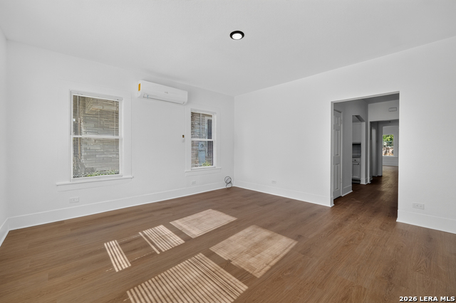 1510 S Presa Property Photo 3