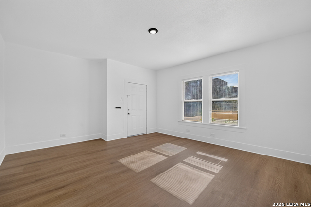 1510 S Presa Property Photo 5