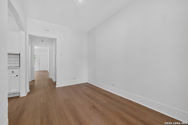 1510 S Presa Property Photo 6