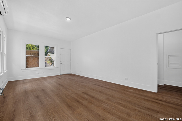 1510 S Presa Property Photo 13