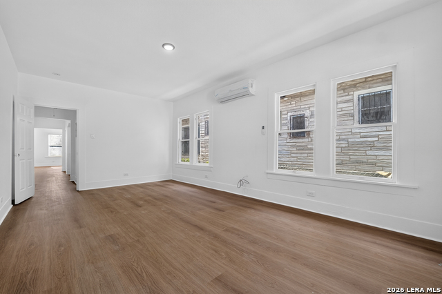 1510 S Presa Property Photo 14