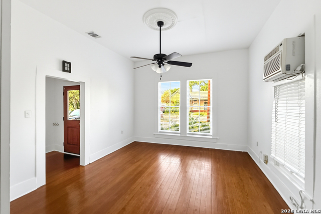 220 Leigh St Property Photo 3