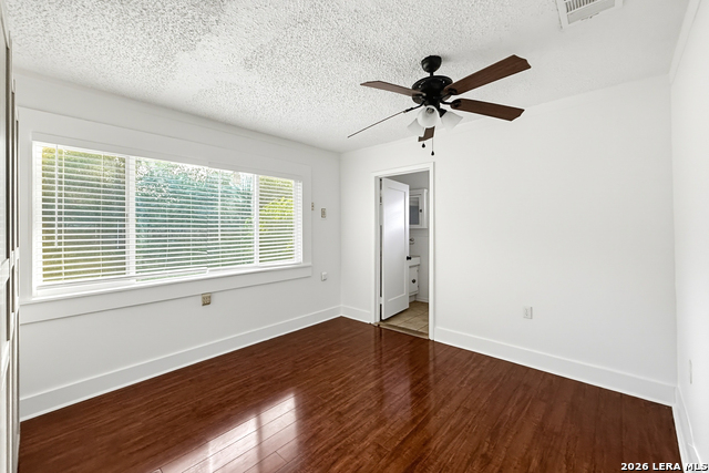 220 Leigh St Property Photo 9