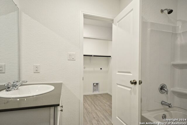 1607 Knoll Rdg Property Photo 8