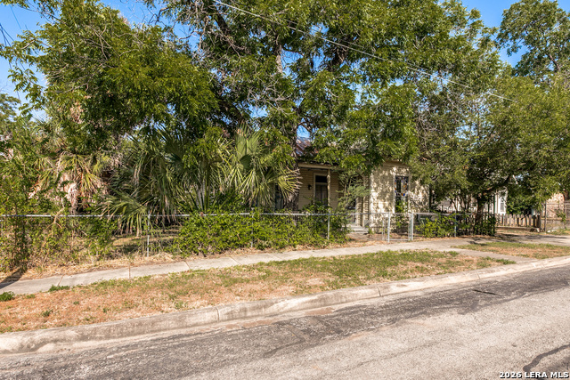 1825 N Palmetto Property Photo 2