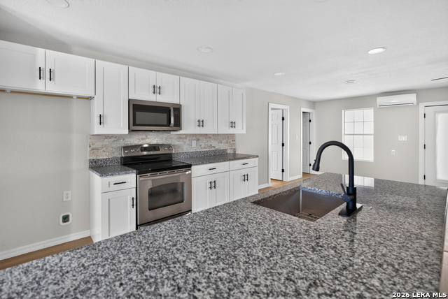 115 Huxley Property Photo 4