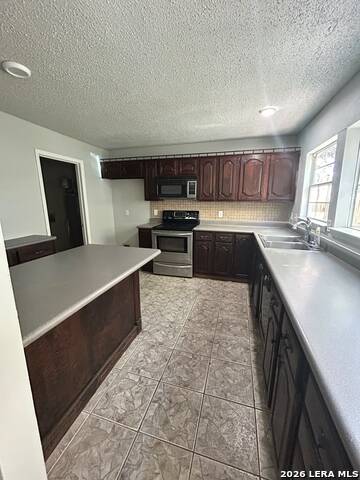 1326 Klondike St Property Photo 2