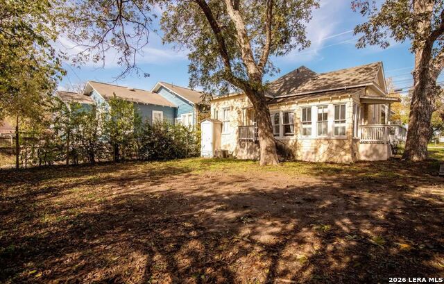 1820 E Houston St Property Photo 33
