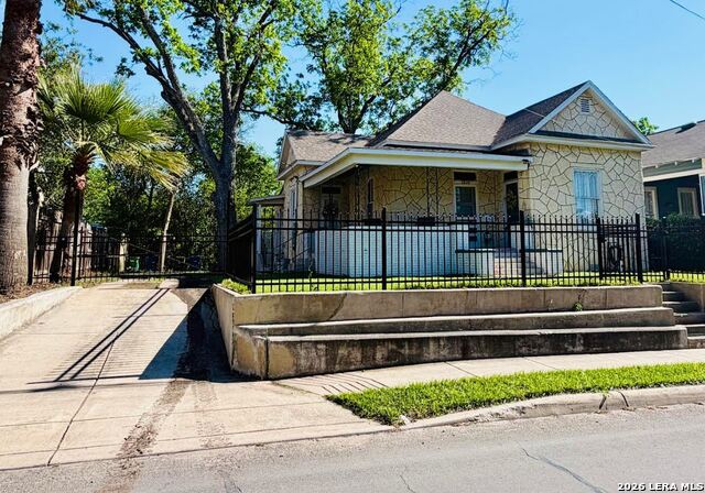 1820 E Houston St Property Photo 35