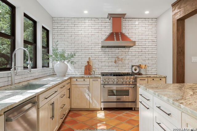 12503 Chateau Forest Ln Property Photo 15