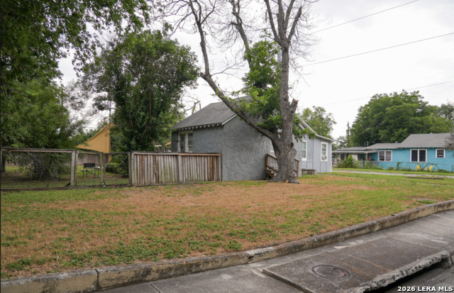 1738 Santa Anna Property Photo 4