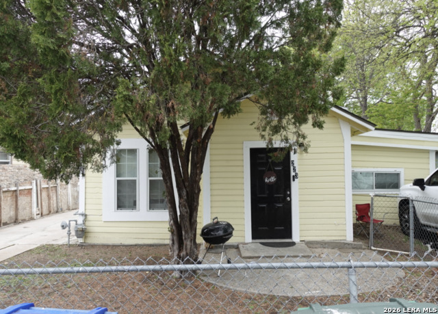 223 Bee St Property Photo 1
