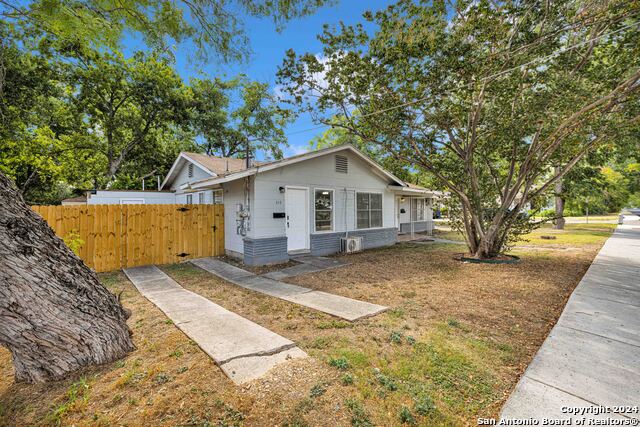519 Venice Property Photo 2