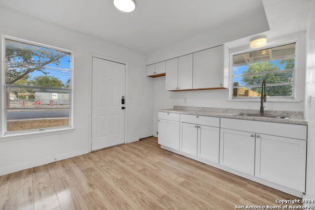 519 Venice Property Photo 7