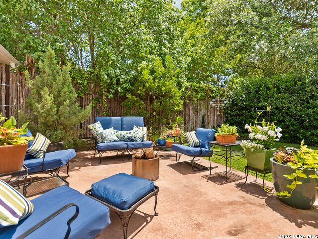 904 N Lincoln Street Property Photo 6