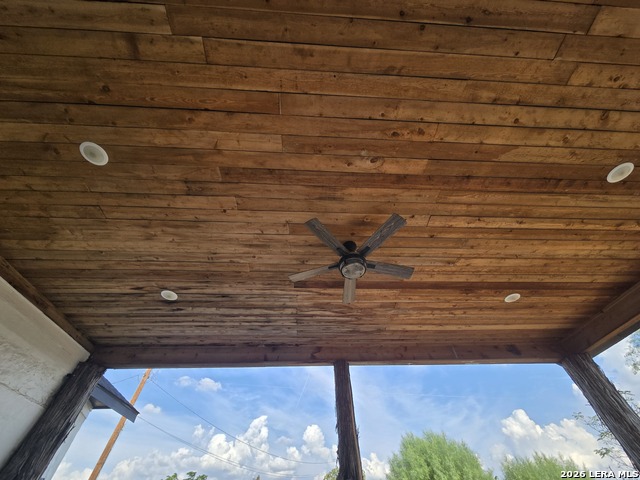 21805 Senior Rd Property Photo 6