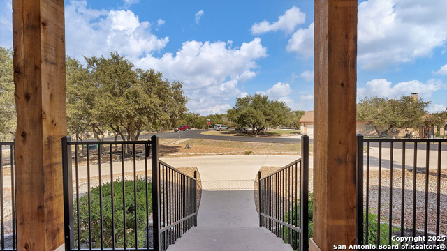 725 Winding View Property Photo 2
