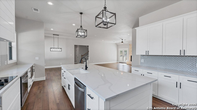 725 Winding View Property Photo 8