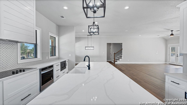 725 Winding View Property Photo 9