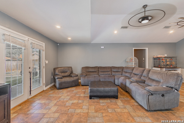 2085 Olmos Park Circle Property Photo 10