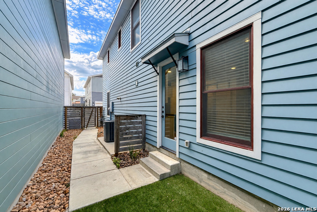 311 E Evergreen Property Photo 3