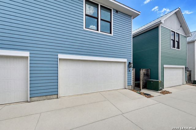 311 E Evergreen Property Photo 4