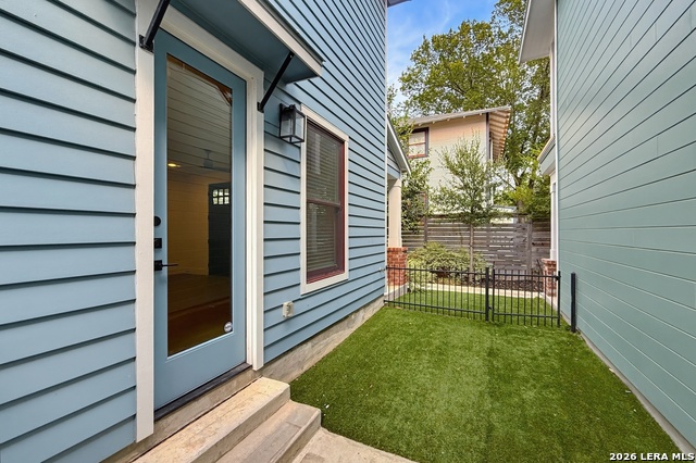311 E Evergreen Property Photo 5