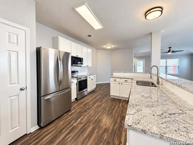 3823 Bennington Way Property Photo 4