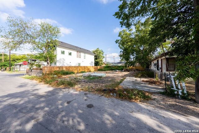 825 Montezuma St Property Photo 19