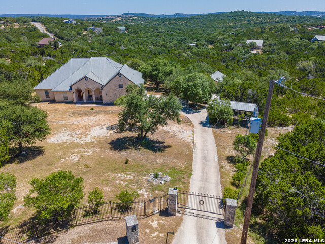3024 Fallbrook Manor Property Photo 3