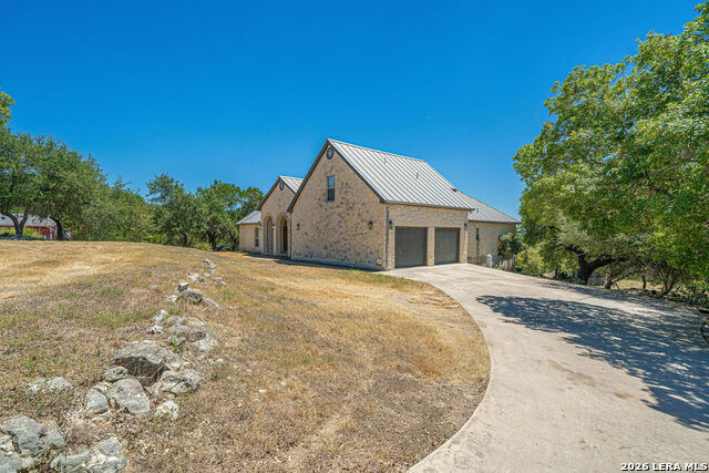 3024 Fallbrook Manor Property Photo 5