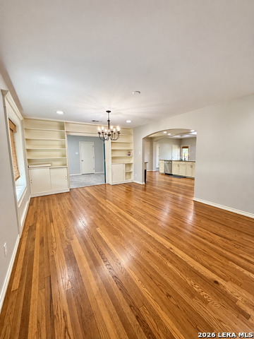 227 Larchmont Dr Property Photo 2