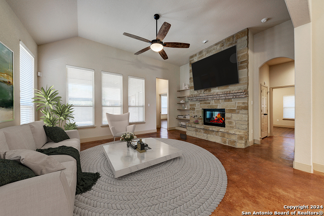 511 Pecan Forest Property Photo 5