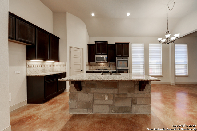 511 Pecan Forest Property Photo 9