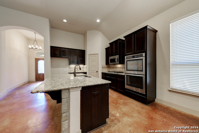 511 Pecan Forest Property Photo 10