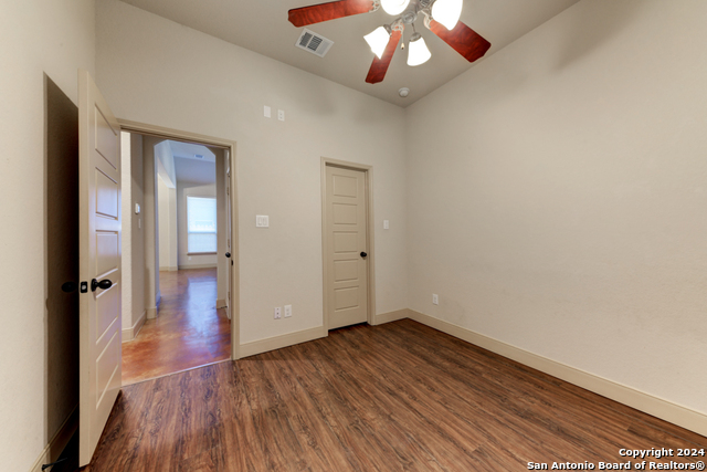 511 Pecan Forest Property Photo 21