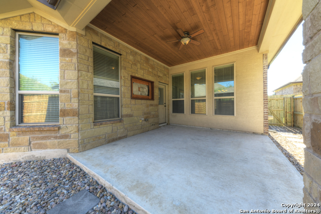 511 Pecan Forest Property Photo 32