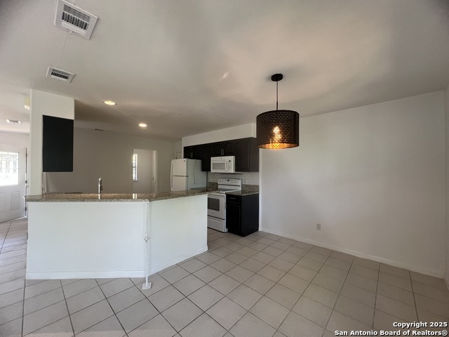 568 Lake Frst Property Photo 6