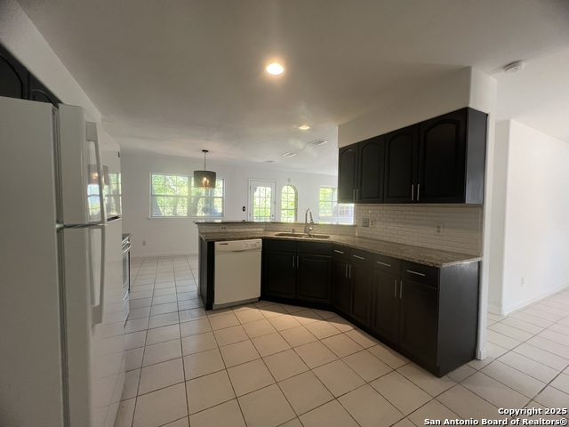 568 Lake Frst Property Photo 8