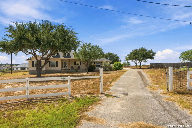 418 Clover Ln Property Photo 4