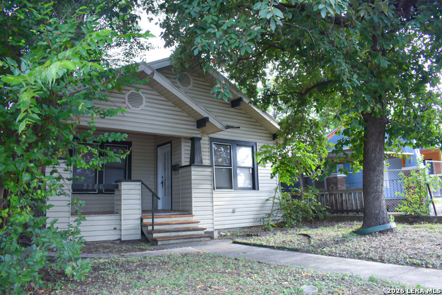 2246 E Houston St Property Photo 2