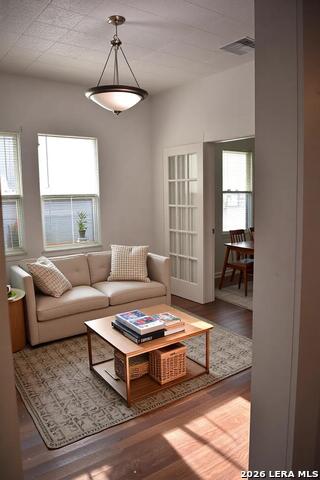 2246 E Houston St Property Photo 9