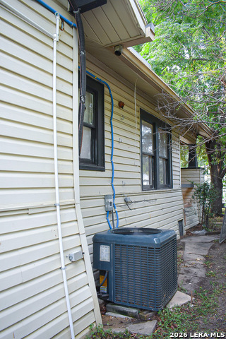 2246 E Houston St Property Photo 12