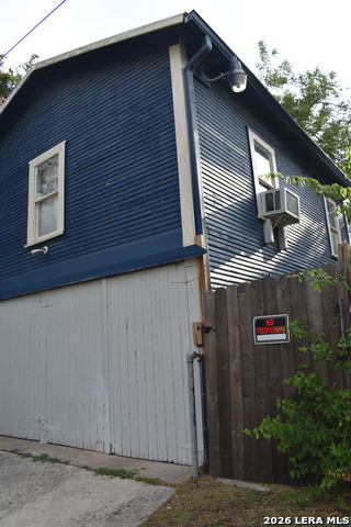 2246 E Houston St Property Photo 23