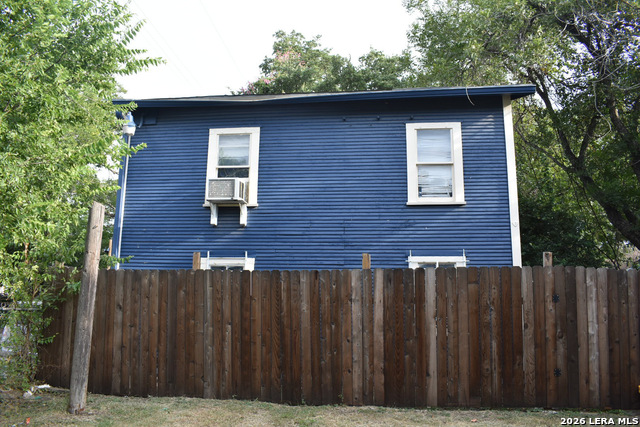 2246 E Houston St Property Photo 26